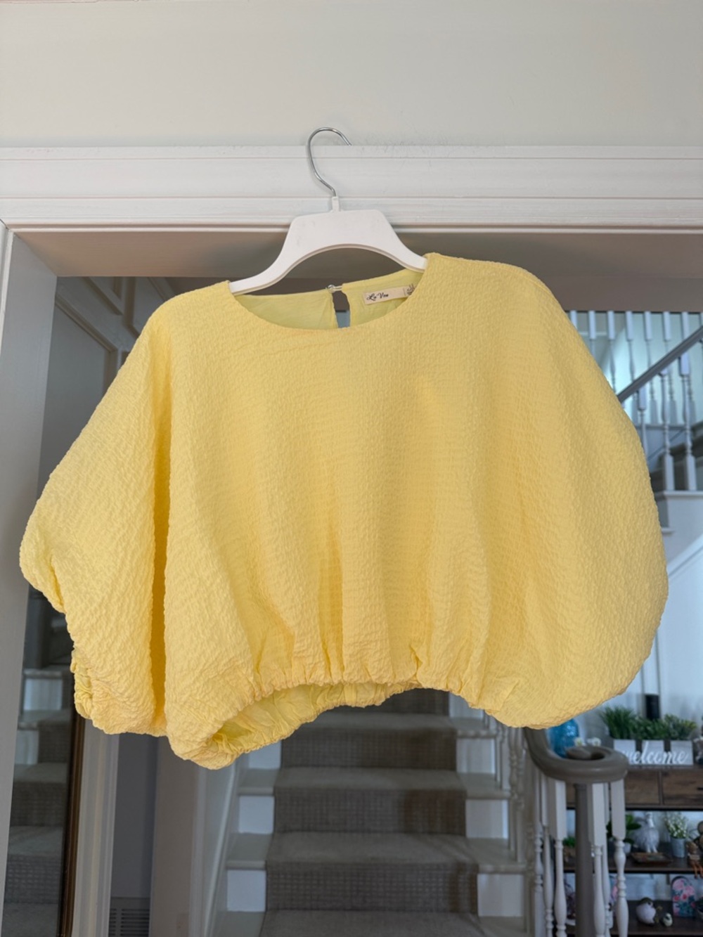 NWT La Ven Textured Balloon Sleeve Cropped Top